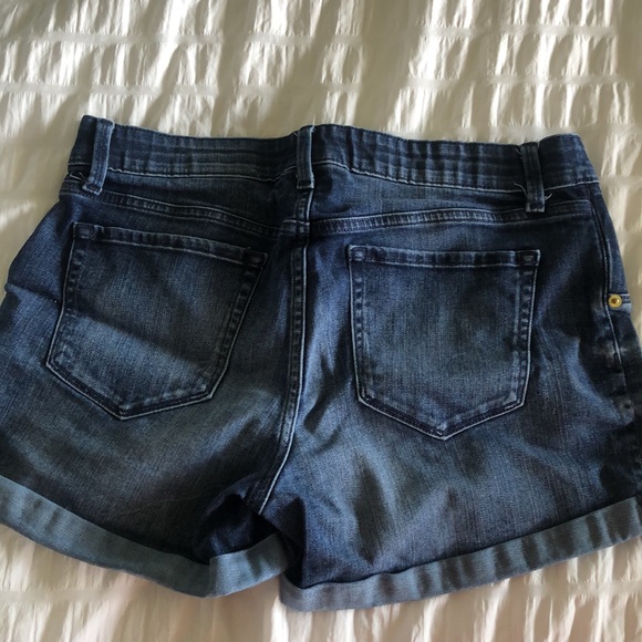 Elastic maternity jean shorts - Picture 4 of 5